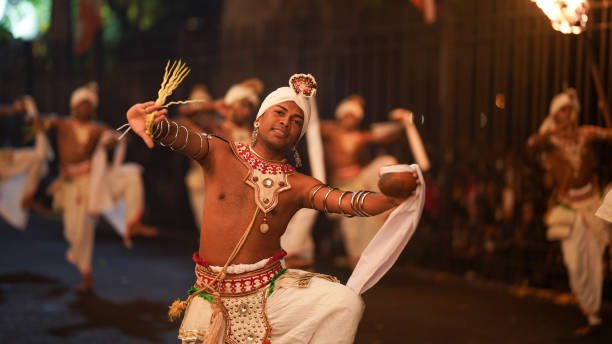 kandy perahera dancing
